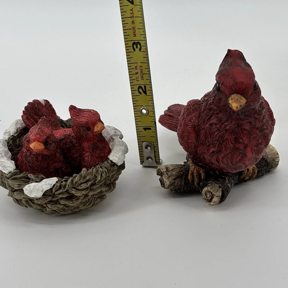 2 Cardinal Figurines Resin‎ 2 Babies On Snowy Nest And One On Branches Decor